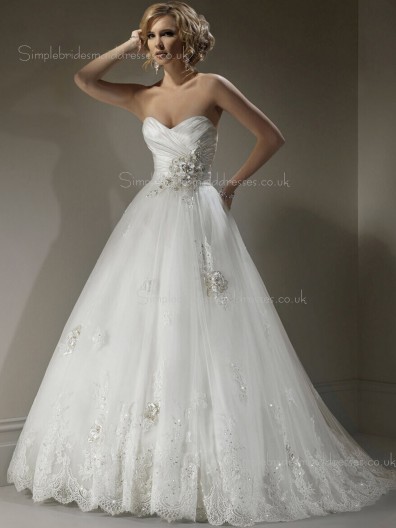 Princess Sleeveless Sweep Applique / Lace / Beading Ivory Organza Sweetheart Wedding Dress