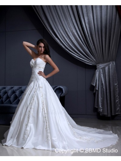 Ivory Chapel A-Line / Ball Gown Satin Zipper Sleeveless Beading / Embroidery / Ruffles Sweetheart Natural Wedding Dress