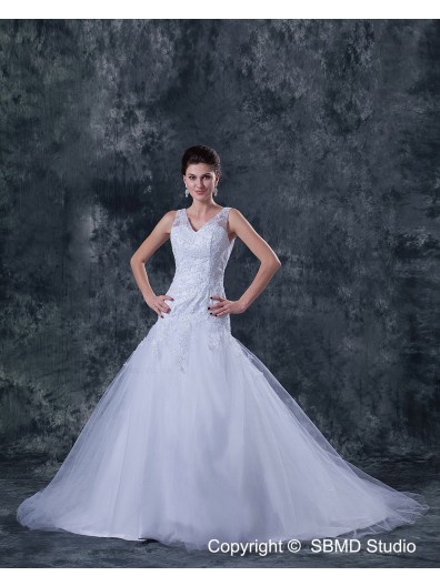 Beading / Appliques Sleeveless A-Line Tulle / Satin Court Natural Ivory V Neck Zipper Wedding Dress