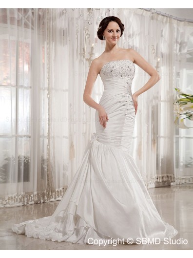 A-line Taffeta Court Sleeveless Lace Up Empire Beading / Applique / Ruffles Strapless / Bateau Ivory Wedding Dress