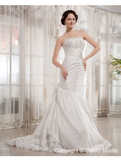 A-line Taffeta Court Sleeveless Lace Up Empire Beading / Applique / Ruffles Strapless / Bateau Ivory Wedding Dress