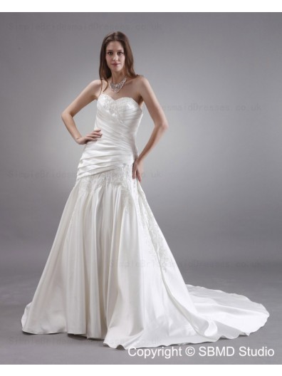 Dropped Lace Up A-line Sleeveless Applique / Beading Chapel Satin Ivory Strapless Wedding Dress