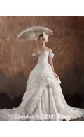 Lace Up A-Line / Ball Gown Sweetheart Ruffles / Beading / Hand Made Flowers Sleeveless Natural Ivory Taffeta / Satin / Organza Court Wedding Dress