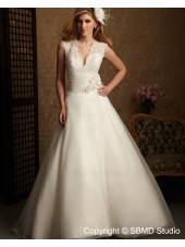 Lace / Tulle Chapel A-line Ruffles / Hand Made Flower Sleeveless V Neck Empire White Backless Wedding Dress