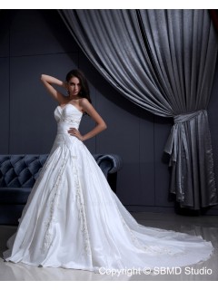 Ivory Chapel A-Line / Ball Gown Satin Zipper Sleeveless Beading / Embroidery / Ruffles Sweetheart Natural Wedding Dress