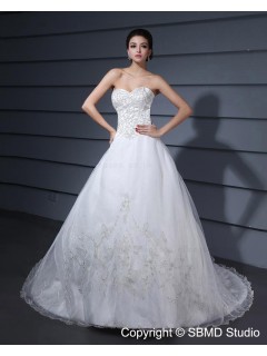 Sleeveless Natural A-Line / Ball Gown Strapless Embroidery / Beading White Court Zipper Organza / Satin Wedding Dress